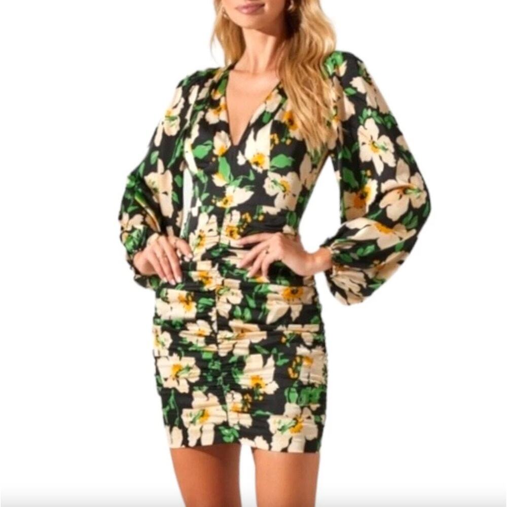 Astr Revolve Black Floral Ruched V-Neck Long Sleeve Mini Dress • Size M